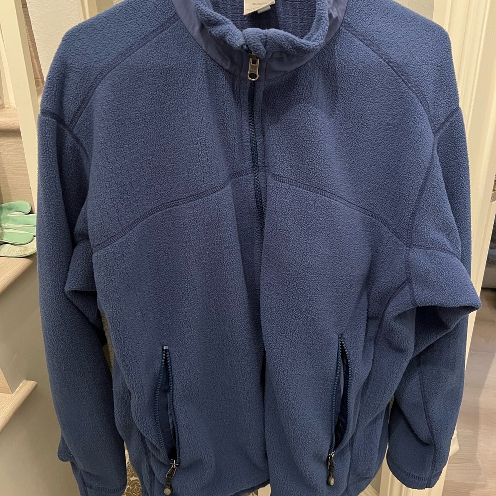 Patagonia Men’s fleece. Navy blue. Size Large